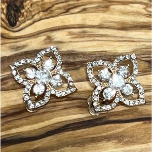 Clip on earings beautiful in great condition!